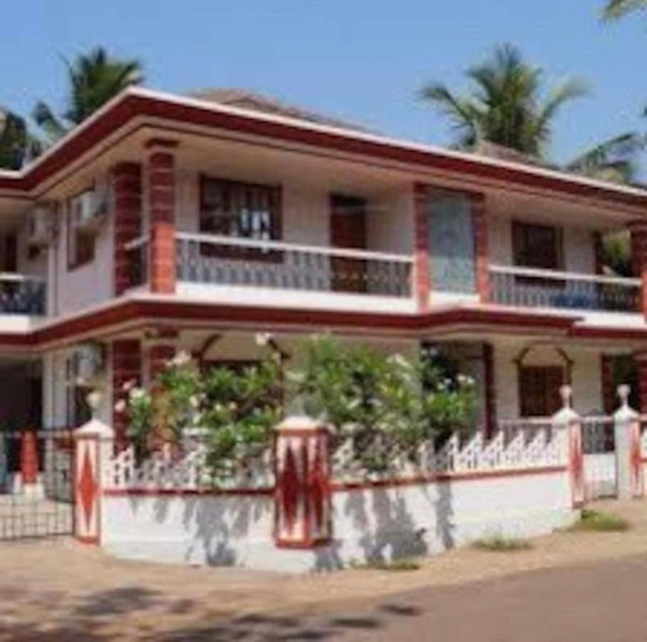Sams Cottages Guest house *